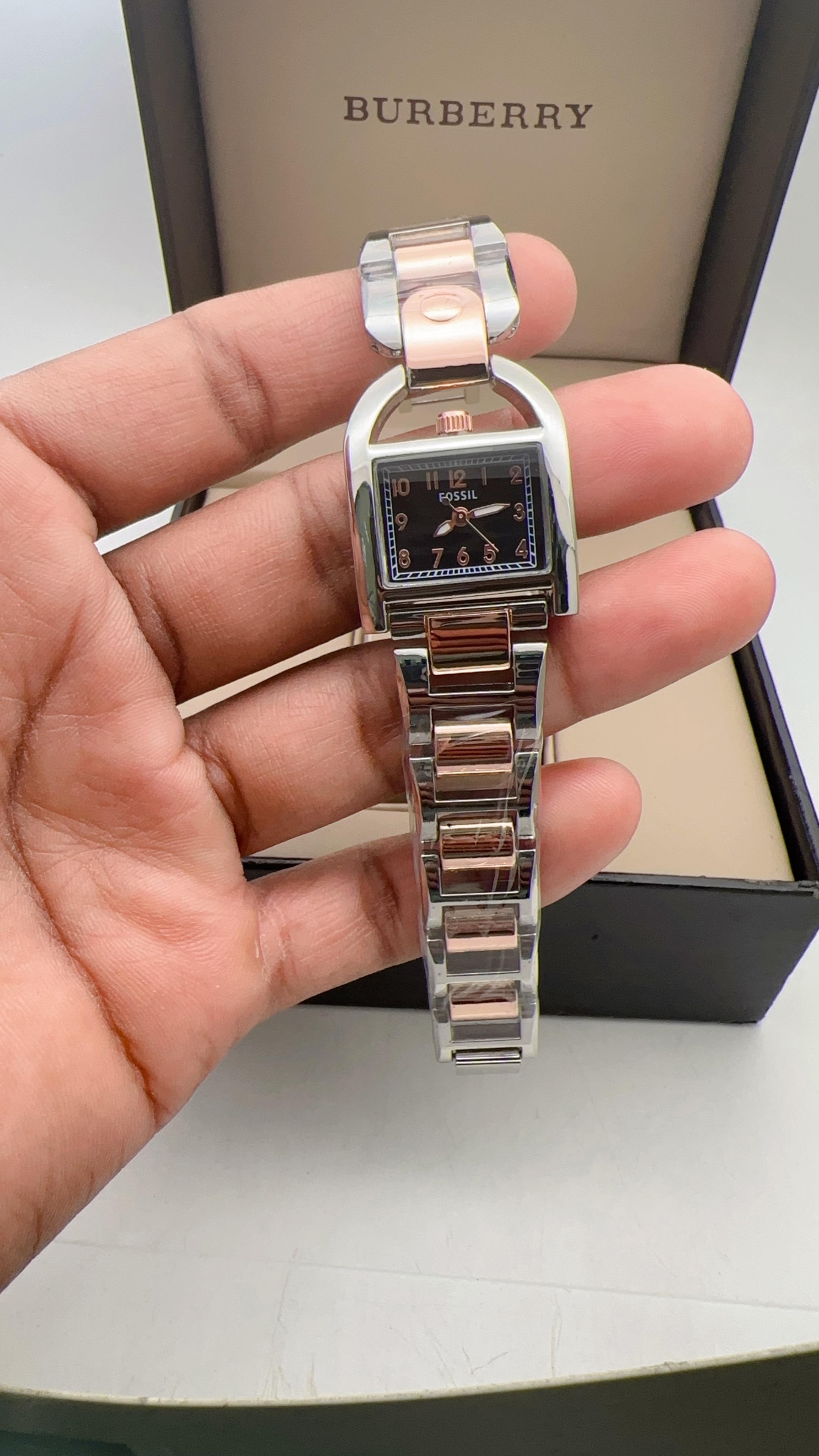 Fossil Ladies Watch D4 Elegant Dial Branded Women Watch India