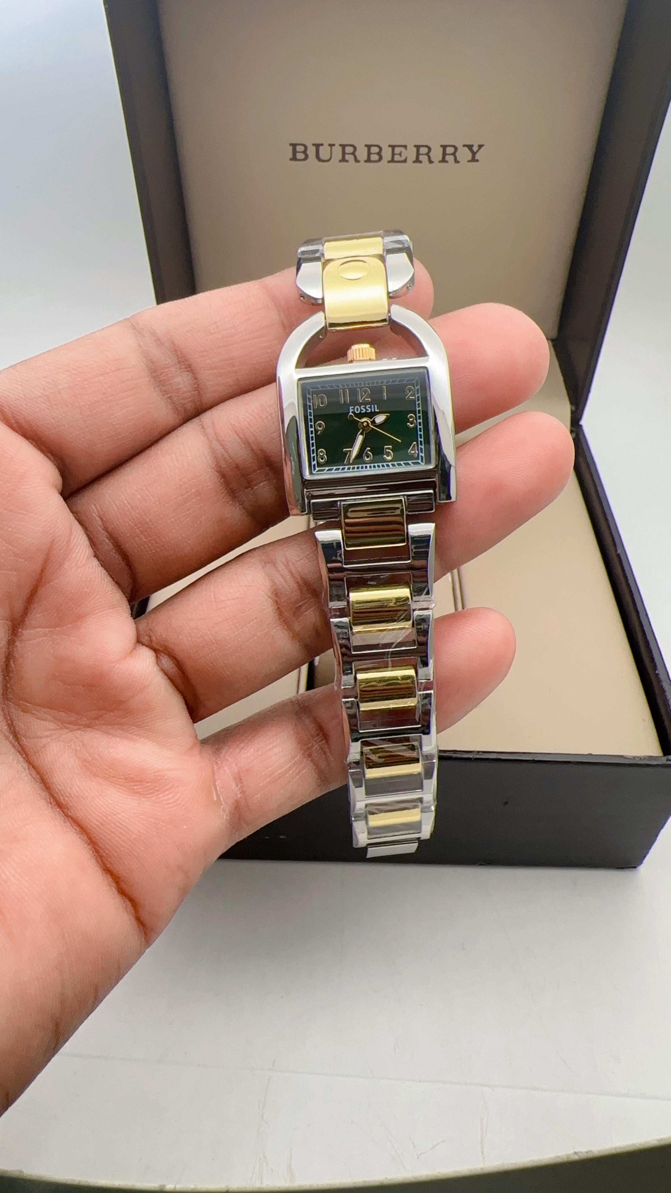 Fossil Ladies Watch D16 Classic Design Quartz Women Watch India