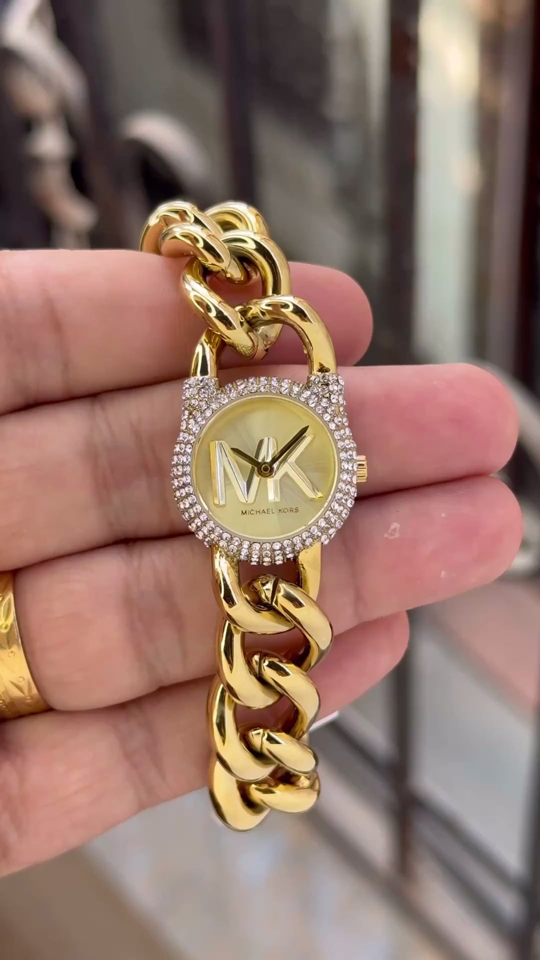 Exclusive Glamour Chain-Link Ladies Watch
